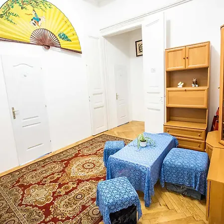 Centre Sunshine Bedroom Room Season 5 Budapest Exterior photo