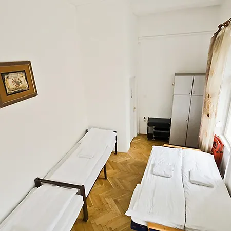 Centre Sunshine Bedroom Room Season 5 Budapest Exterior photo