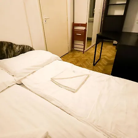 Centre Sunshine Bedroom Room Season 5 Budapest Exterior photo