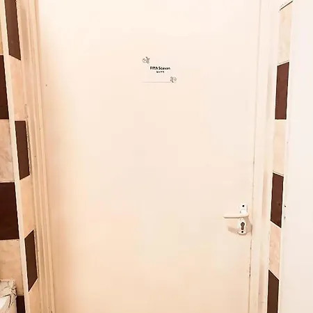 Centre Sunshine Bedroom Room Season 5 Budapest Exterior photo