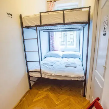 Centre Sunshine Bedroom Room Season 5 Budapest Exterior photo