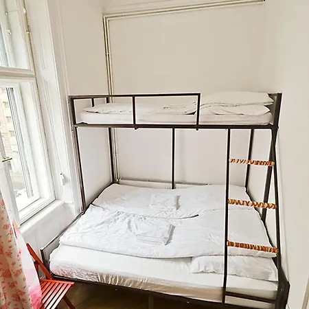 Centre Sunshine Bedroom Room Season 5 Budapest Exterior photo