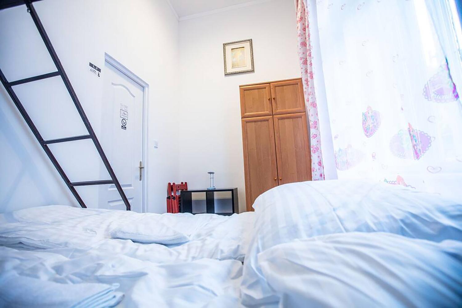 Centre Sunshine Bedroom Season 5 * Budapeszt
